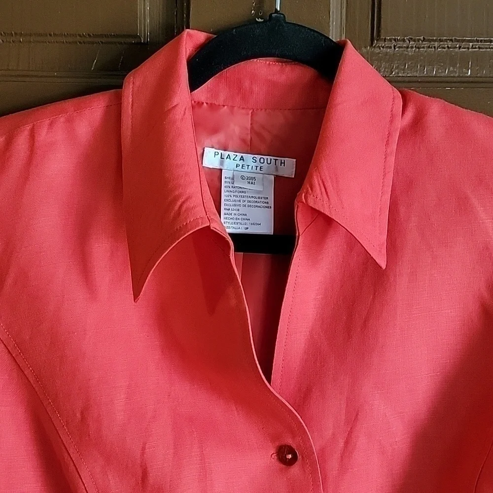 Plaza South-Linen/ Rayon coral,collared v neck, short sleeved top 12P NWT.
